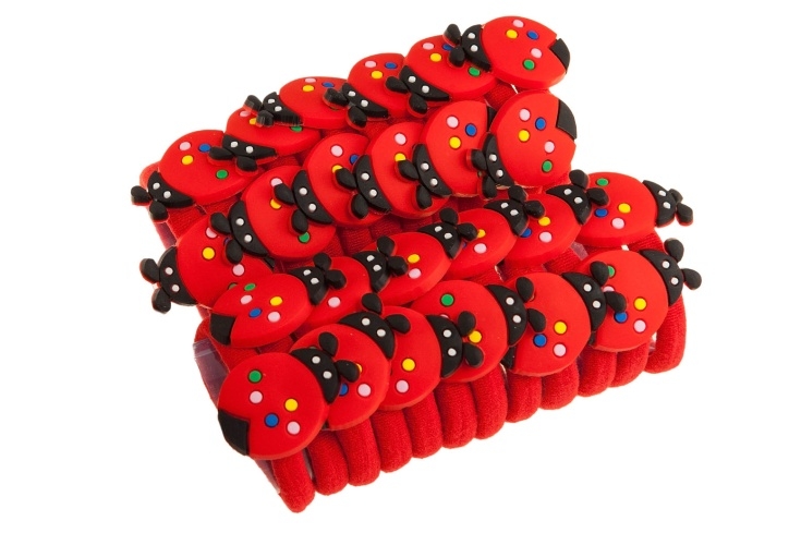 Czerwone gumki z biedronkami