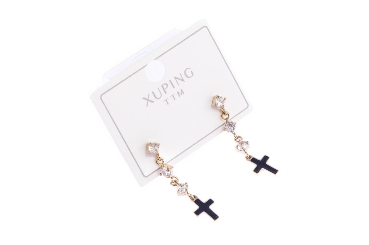 Wiszące kolczyki krzyżyki